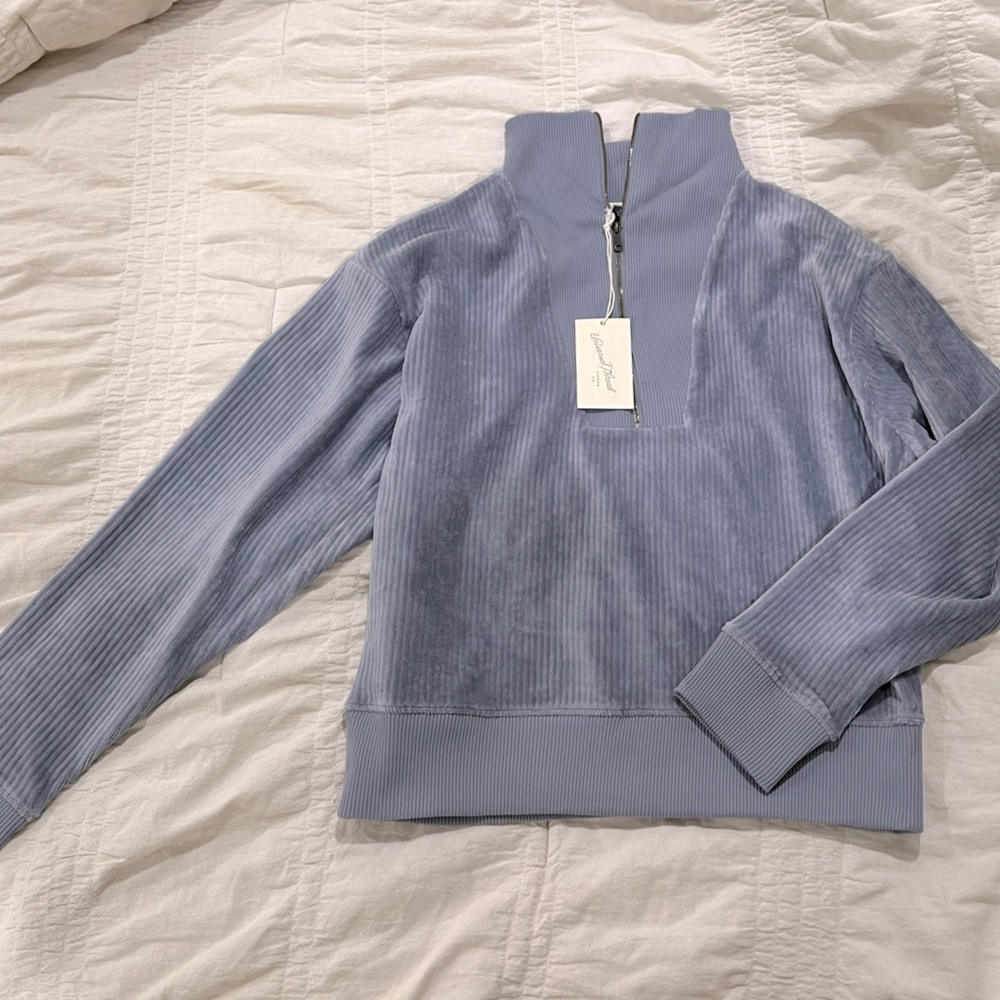 Suade blue sweatshirt
